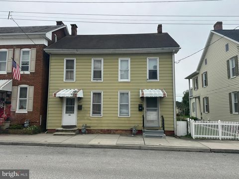 Townhouse For Sale - 229 Locust Street<br/> HANOVER, PA 17331