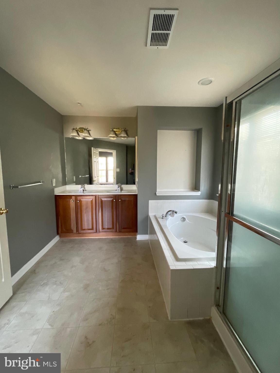 BROOKFIELD - Residential