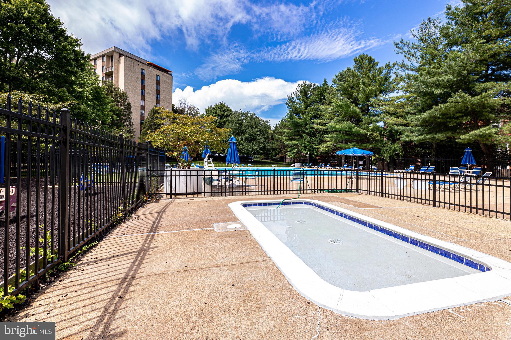 WOODLAKE TOWERS - Residential