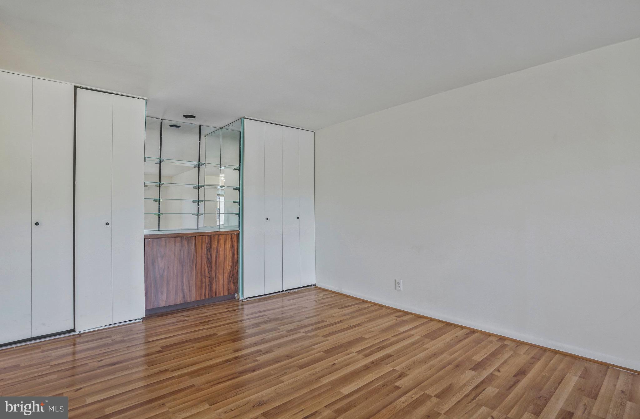 WOODLAKE TOWERS - Residential