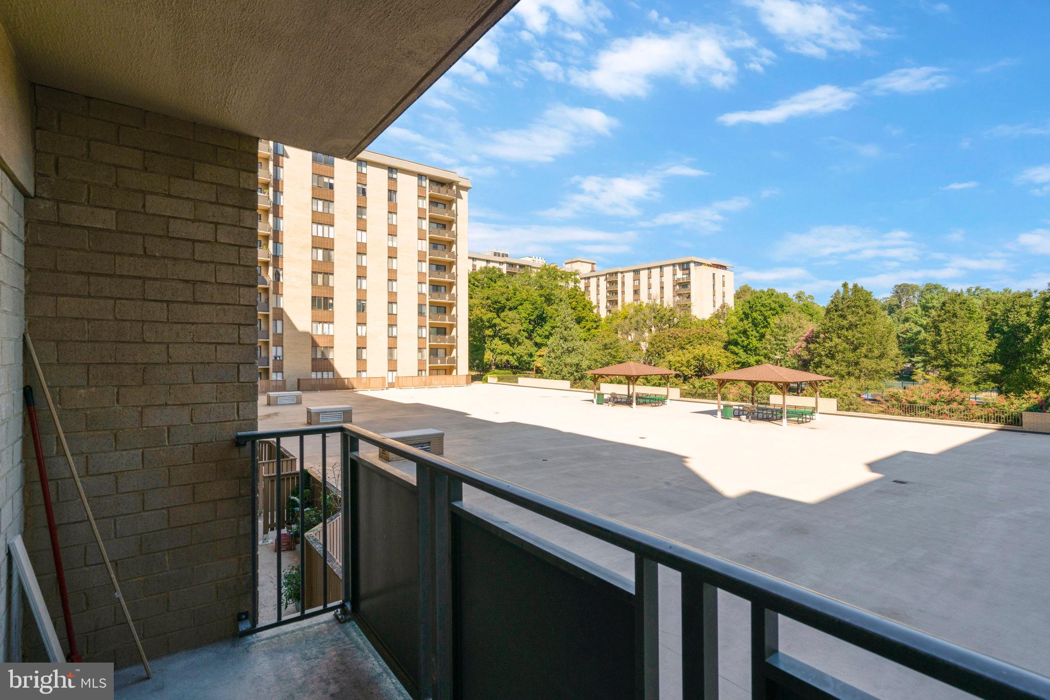 WOODLAKE TOWERS - Residential