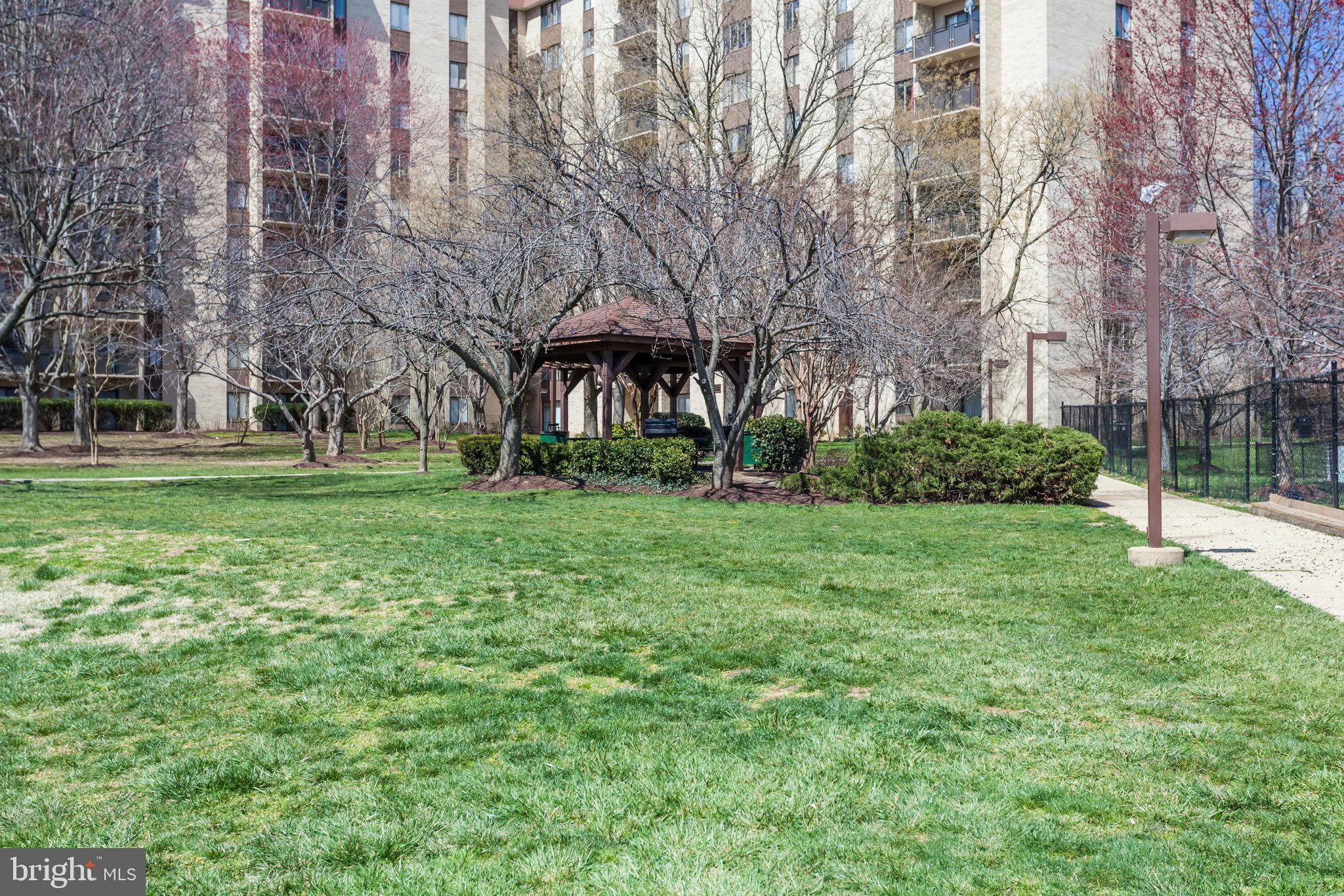 WOODLAKE TOWERS - Residential