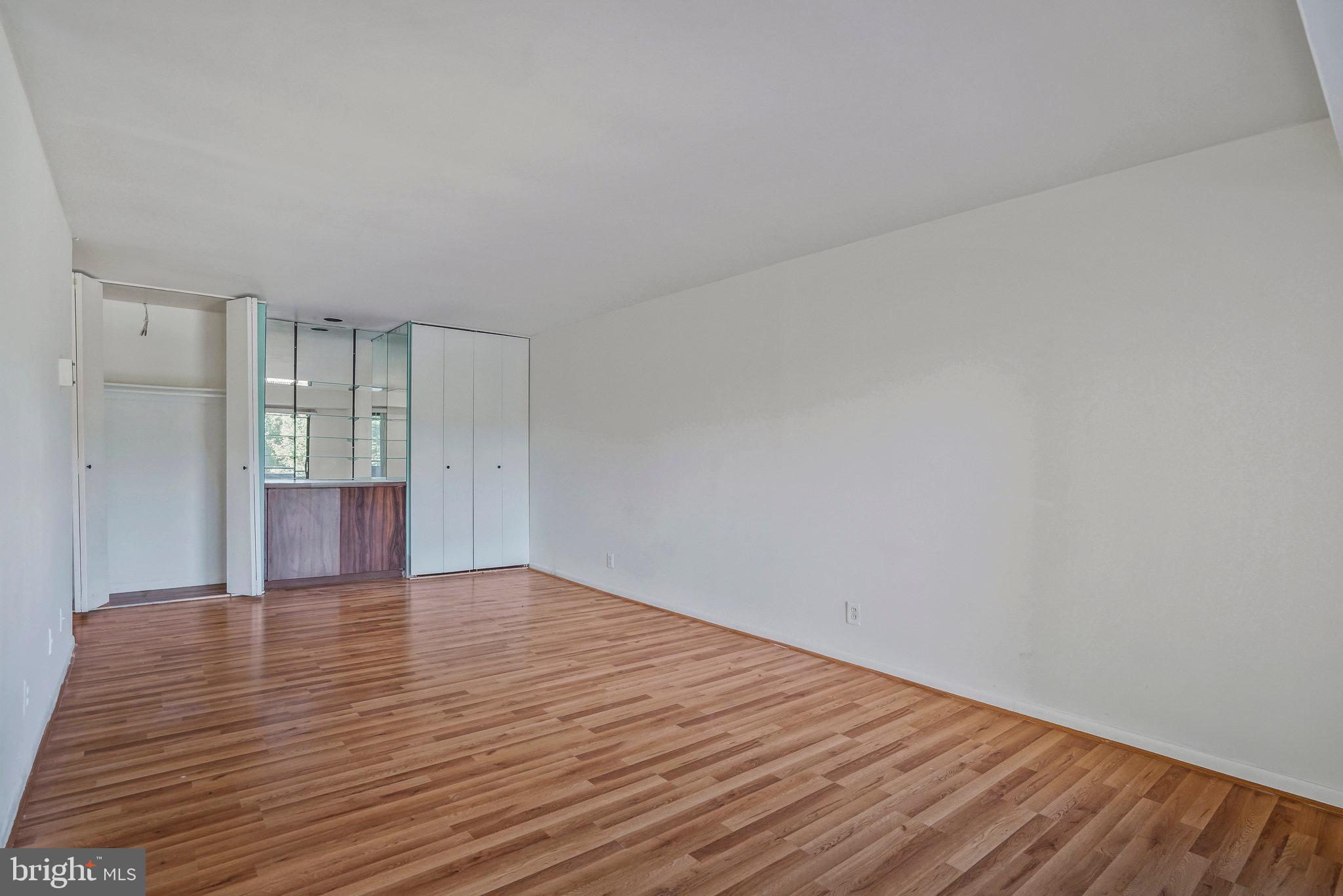 WOODLAKE TOWERS - Residential