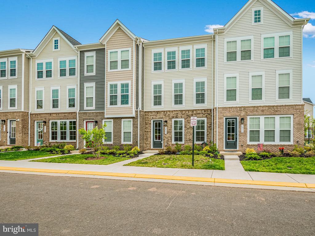 ROBINSON MANOR - Residential Lease