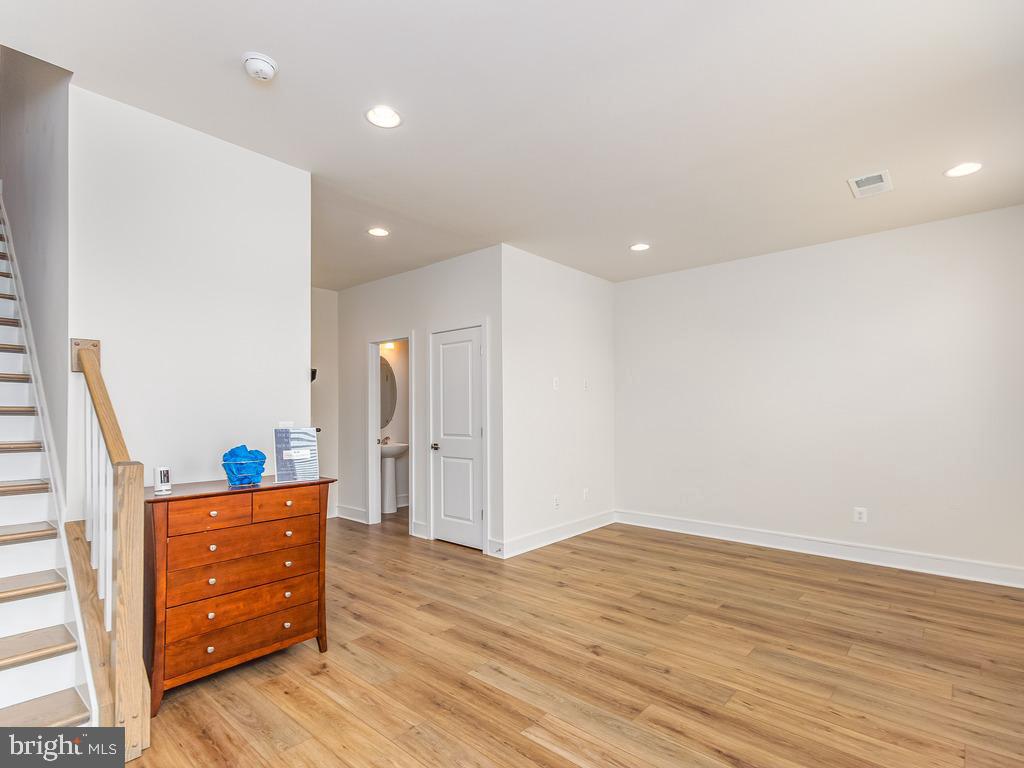 ROBINSON MANOR - Residential Lease