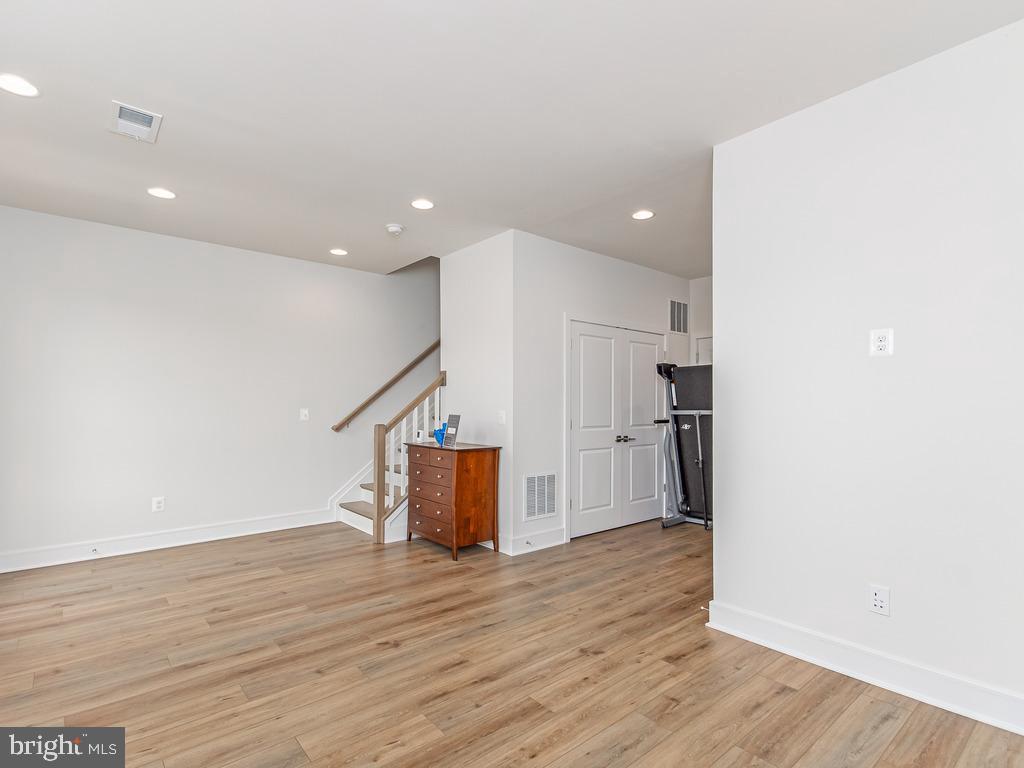 ROBINSON MANOR - Residential Lease