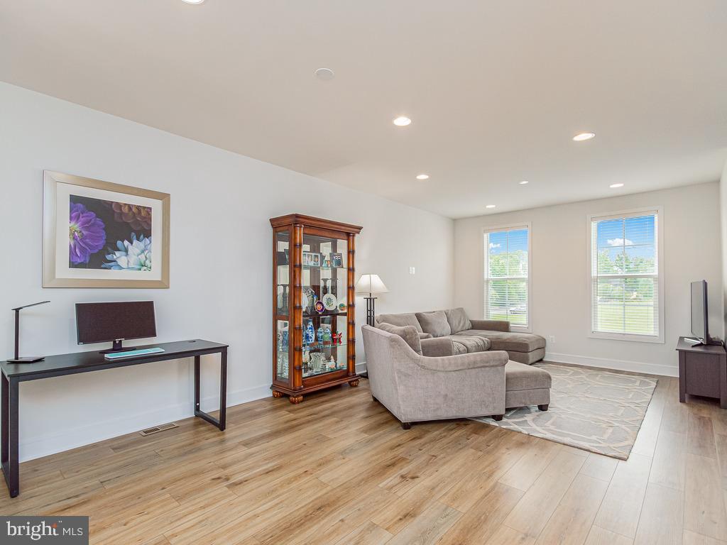 ROBINSON MANOR - Residential Lease