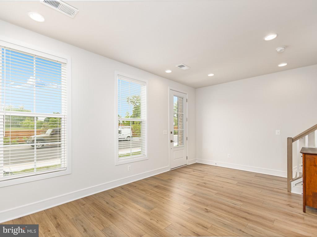 ROBINSON MANOR - Residential Lease