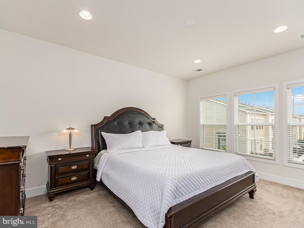 ROBINSON MANOR - Residential Lease