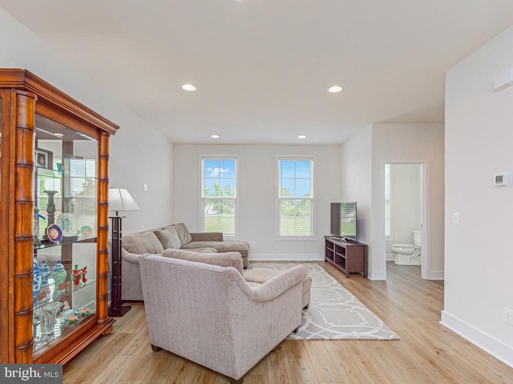 ROBINSON MANOR - Residential Lease