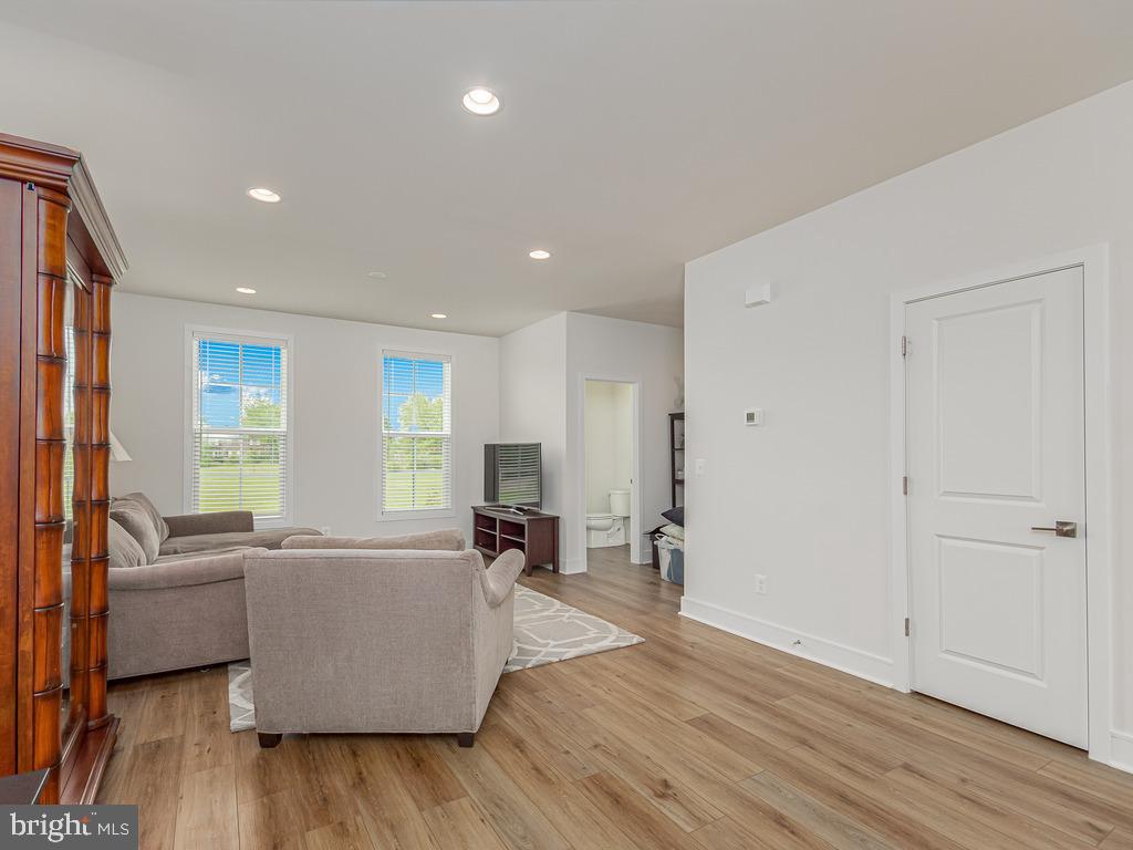 ROBINSON MANOR - Residential Lease