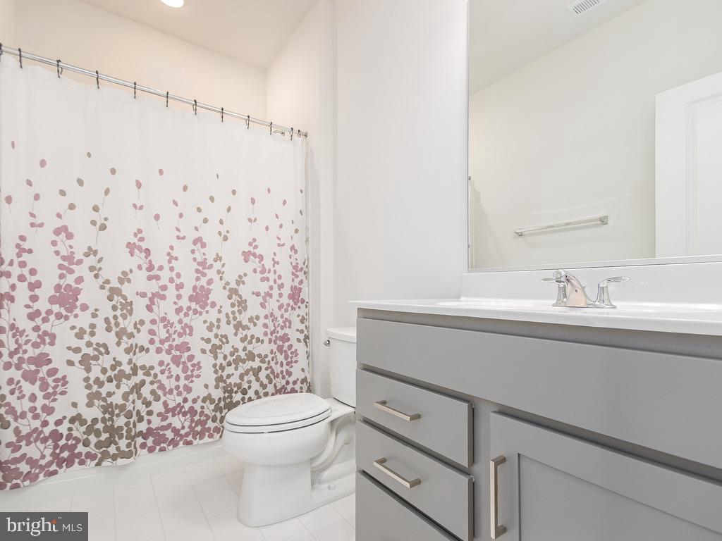 ROBINSON MANOR - Residential Lease