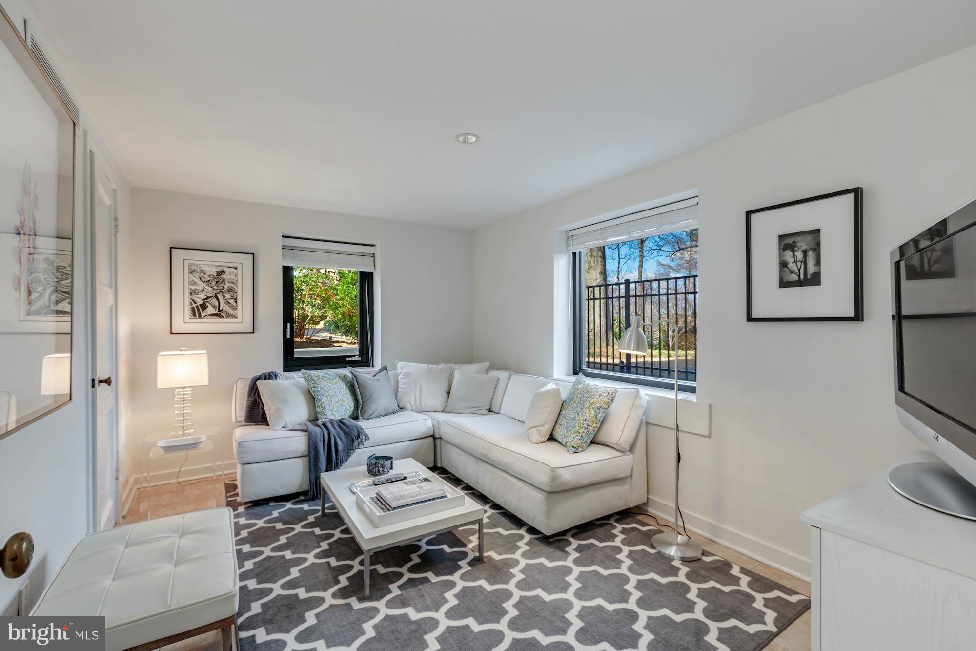 ARLINGTON RIDGE - Residential