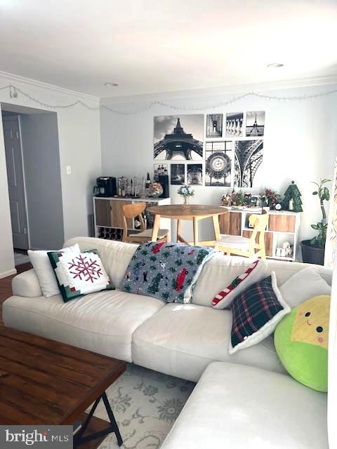 PINECREST - Residential Lease