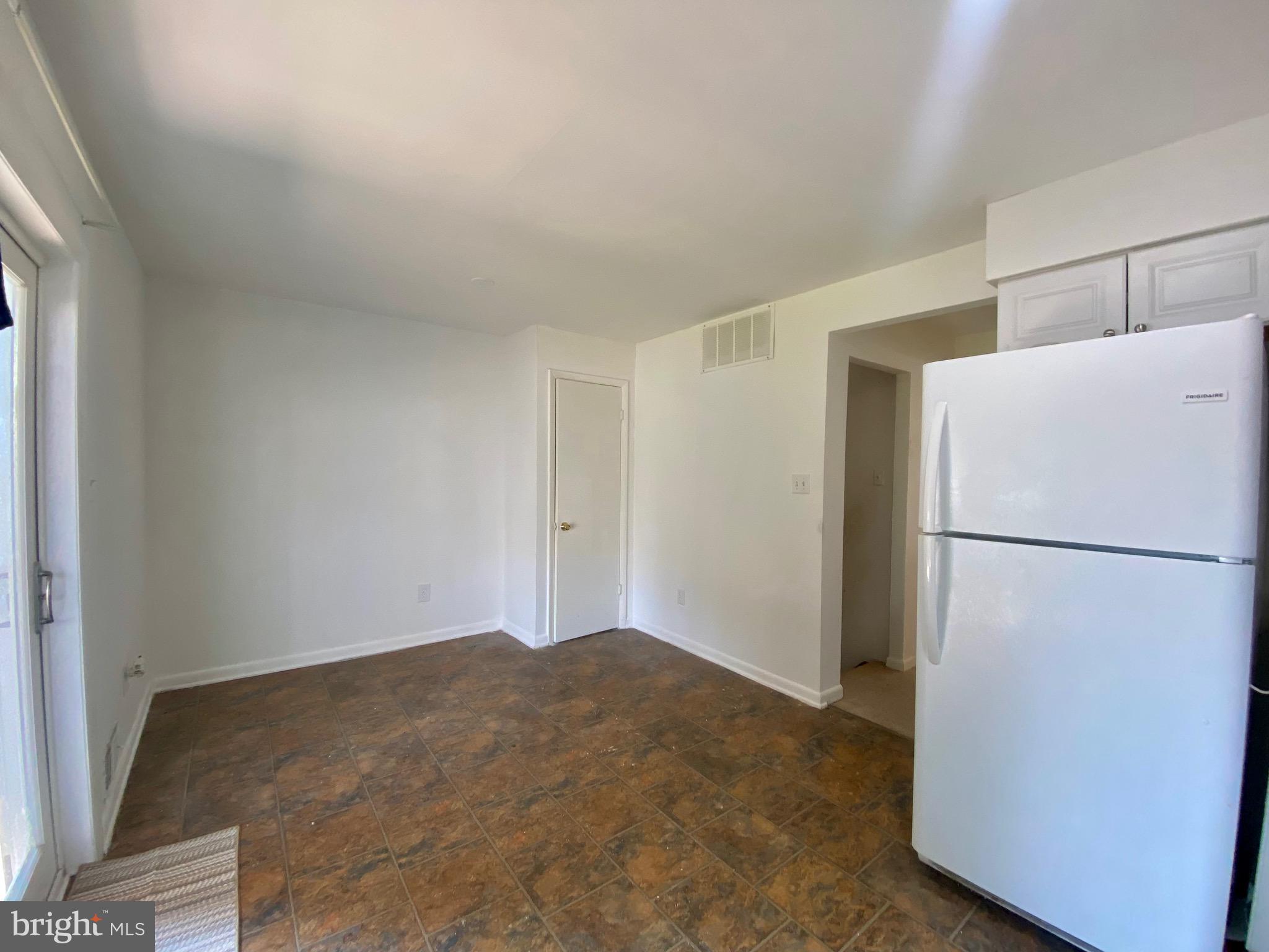 CARROLLWOOD MANOR - Residential