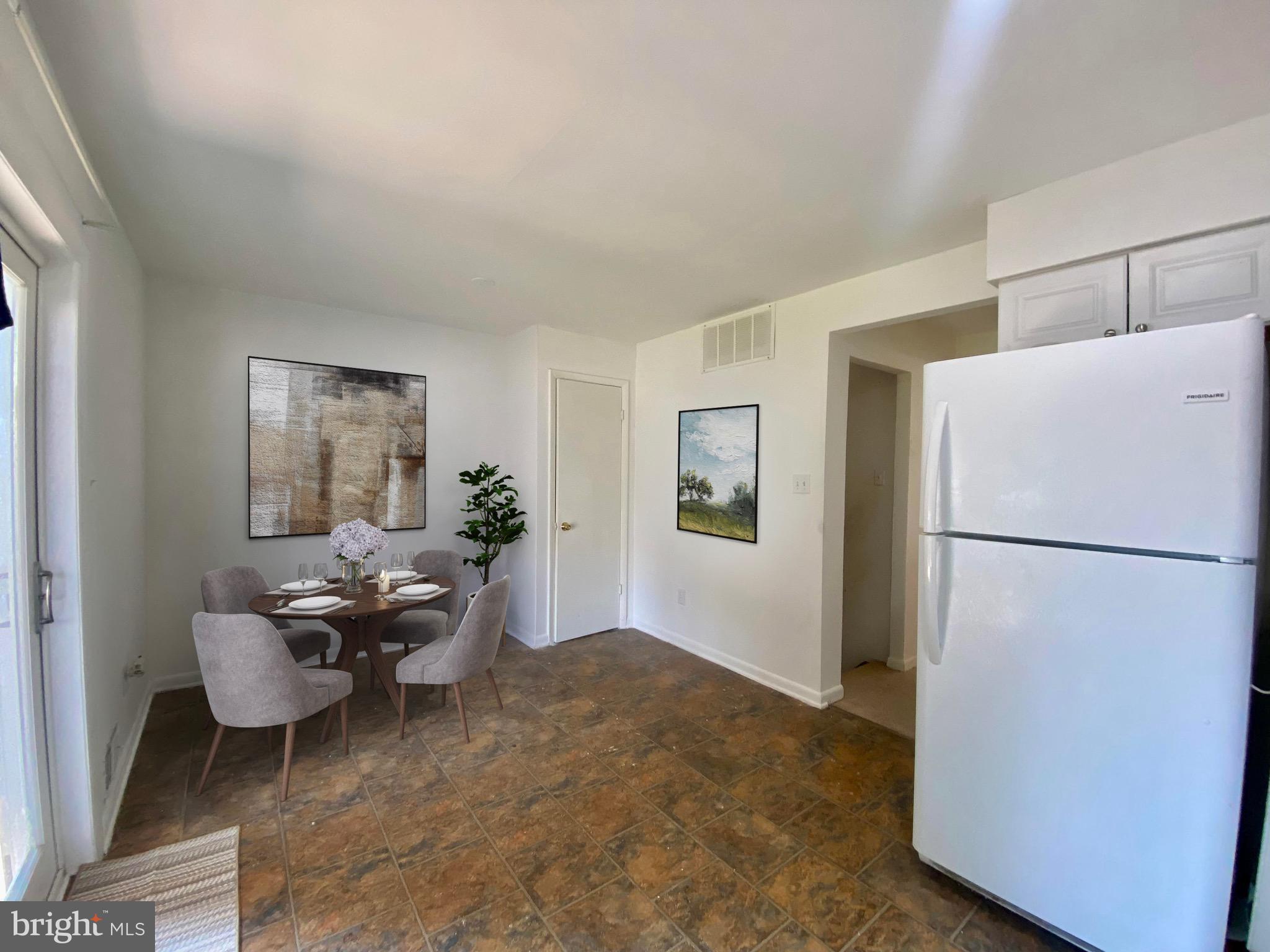 CARROLLWOOD MANOR - Residential