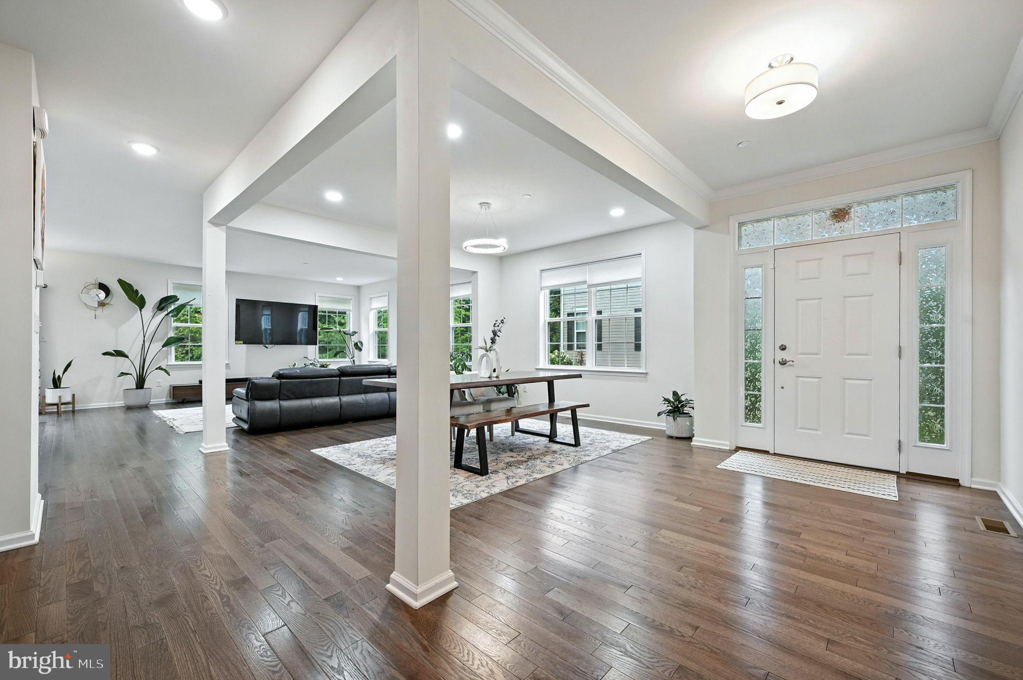 1446 ROSWELL LANE