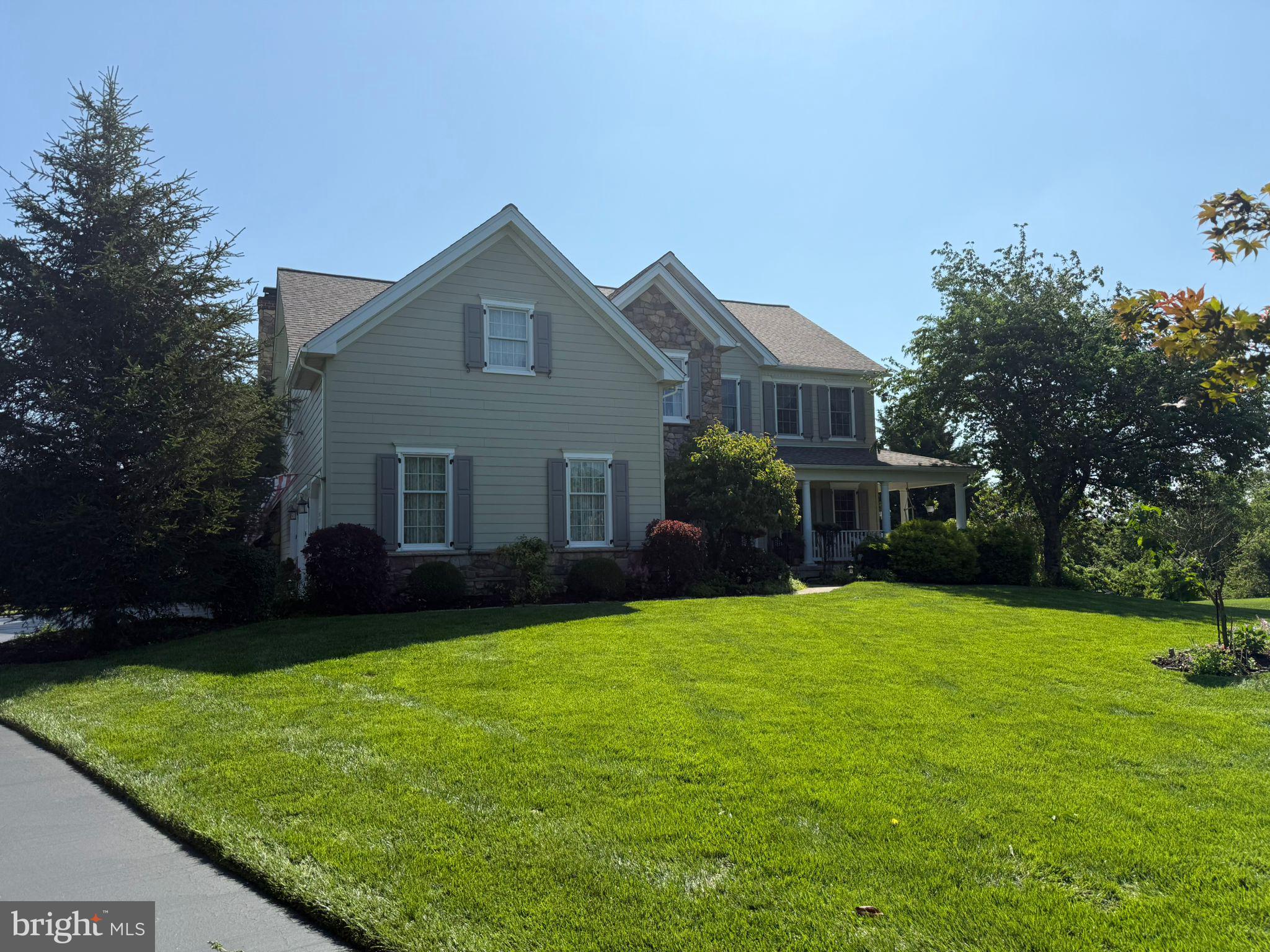 1666 ROYAL BERKSHIRE CIRCLE