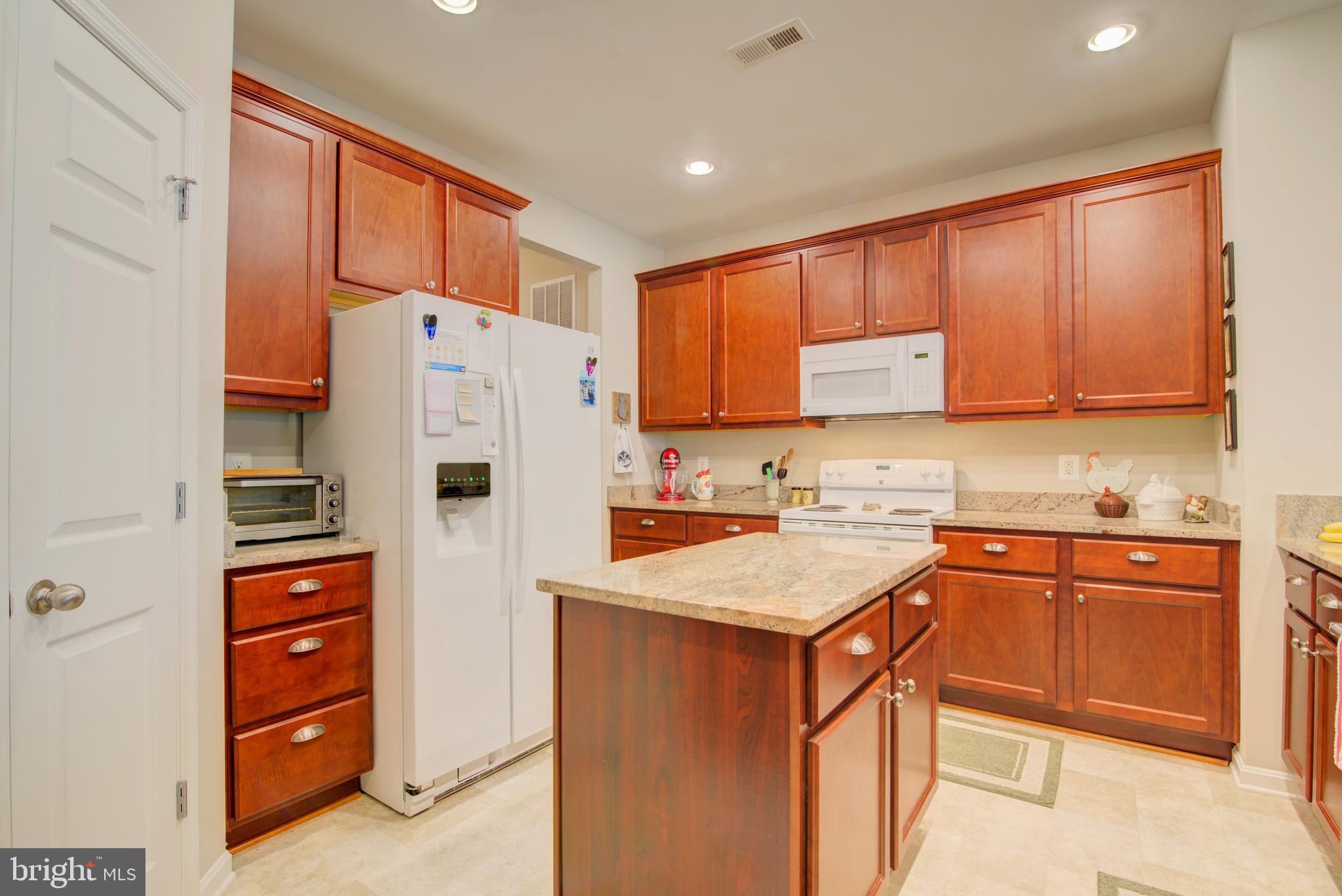 LAKE POINT ROUND HILL - Residential