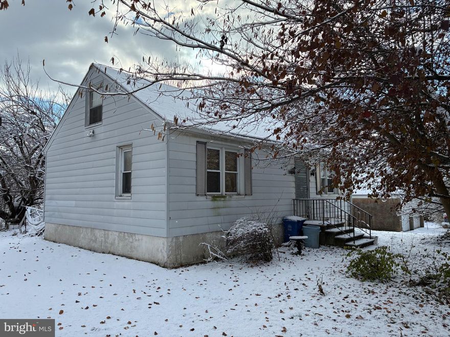 HANDYMAN WANTED!  COME FIX UP THIS COZY HOME ON A NICE QUIET STREET IN HYDE PARK, CLOSE TO SHOPPING, RESTAURANTS, AND ALL THE HAPPENINGS, WITH QUICK ACCESS TO HIGHWAY ROUTES TO HERE OR THERE.  ONE STORY LIVING WITH A SIZABLE REC ROOM AREA, LAUNDRY ON MAIN LEVEL OR IN UTILITY ROOM, FULL ATTIC WITH FLOORING, AND POTENTIAL OFF STREET PARKING IN THE REAR.  (The Guardian for the Seller is not knowledgeable about or responsible for the availability or condition of any features, utilities, systems, appliances, or property lines at this property. Buyer can verify and/or inspect the property and the availability and working condition of any features, the utilities, systems, appliances, or property lot lines at this property.  Selling as is.)