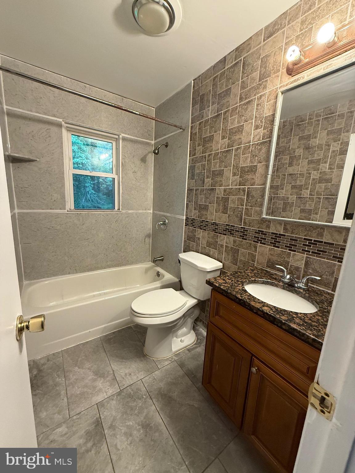 DALE CITY - Residential Lease