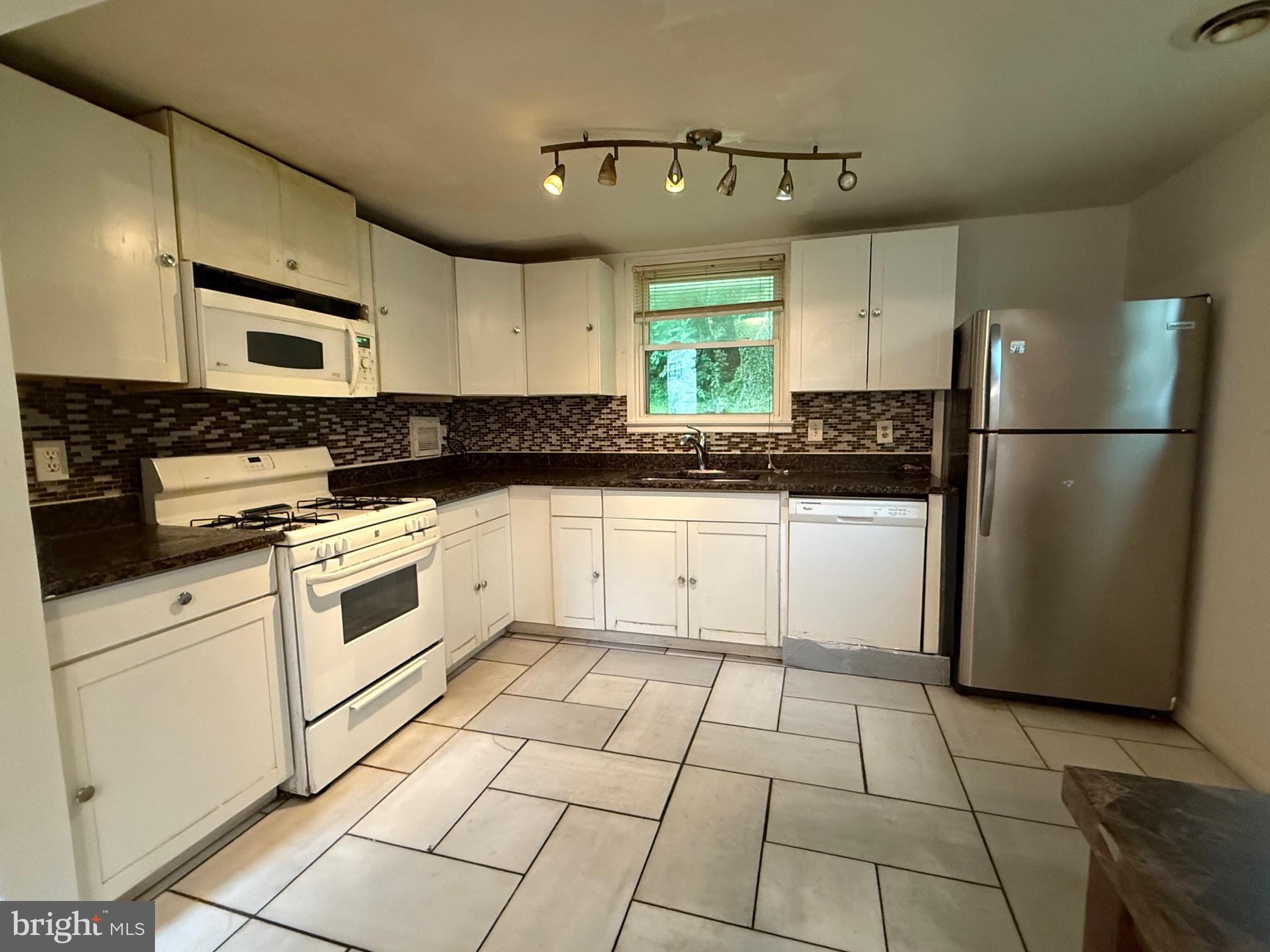 DALE CITY - Residential Lease