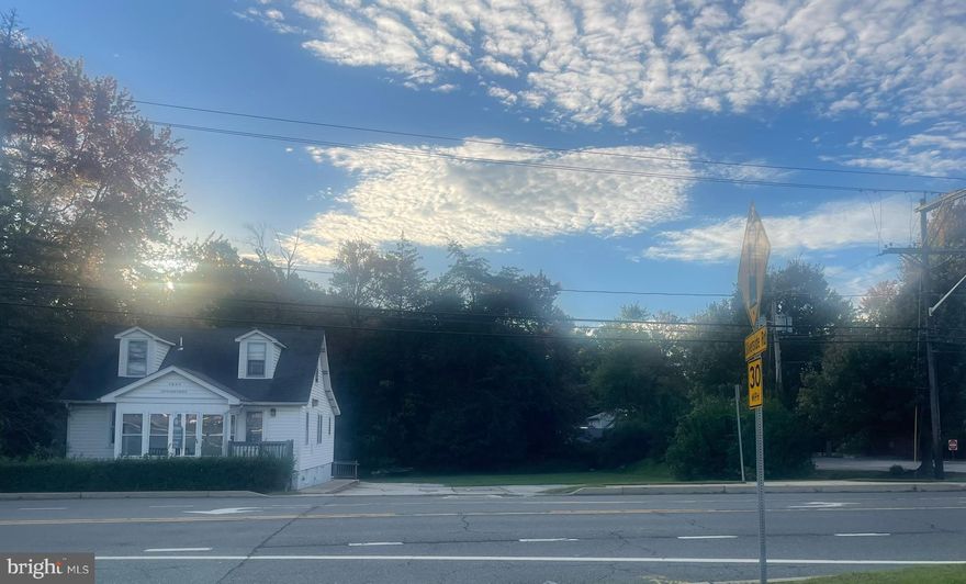 Excellent visibility and frontage on Marsh Road, with high traffic counts exceeding 18,000+ VPD
Ideal for small-scale, high-margin users such as medical, dental, financial services, technology, specialty office, retail store or a redeveloper
Built-in demand and cross traffic with Branmar Plaza
In proximity to I-95
Population  - 9,413 (1 Mile) 81,199(3 Miles)
Households - 3,738( 1 Mile) 33,391(3 miles)
Median Age-49 ( 1 Mile) 
Median HH Income-$130,498(1Mile) $108,030(2Miles)
Daytime Employees- 3,094(1Mile)  42,522(2Miles)