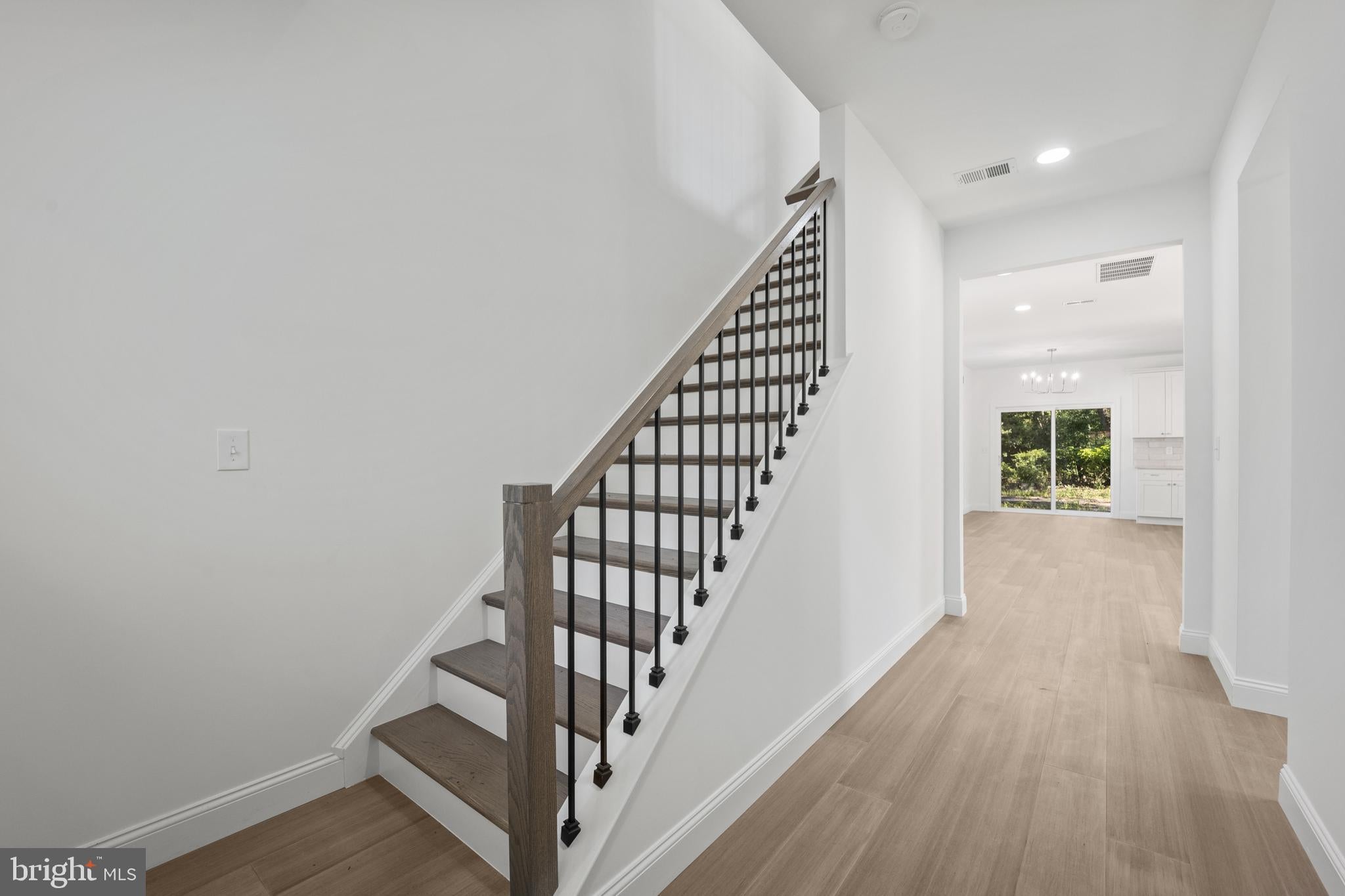 492 ELLIS AVENUE