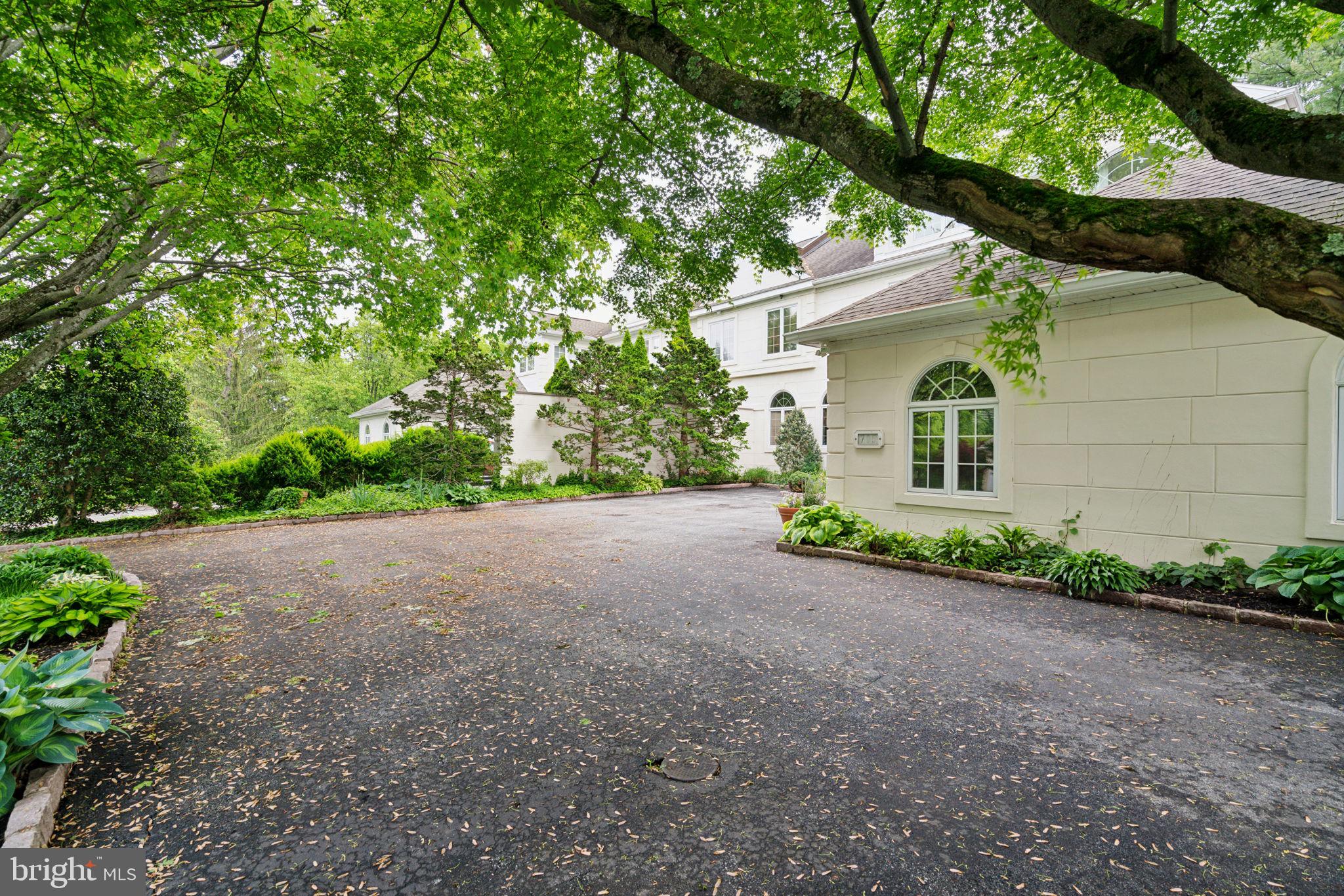 705 CANTERBURY LANE