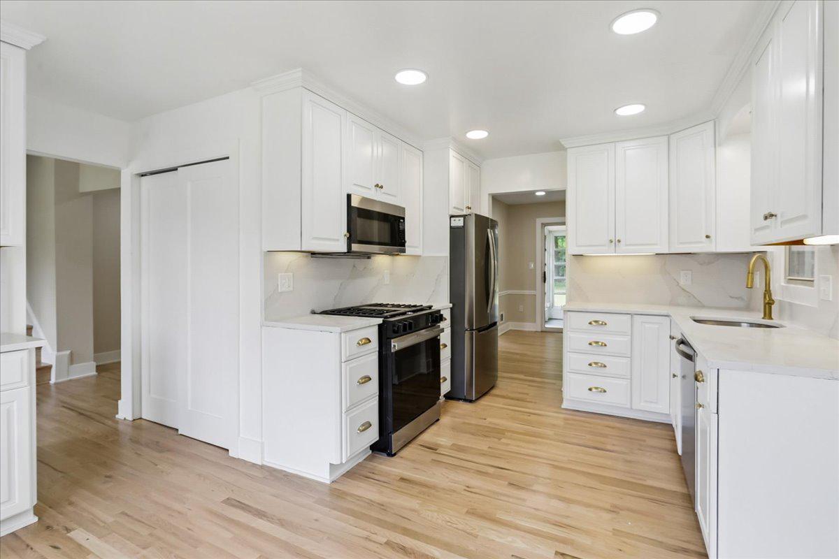 8607 WILD OLIVE DRIVE