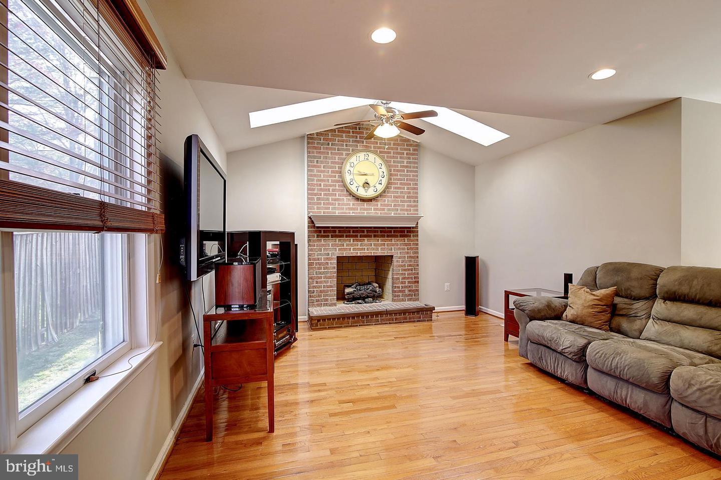 BROAD OAKS - Residential Lease