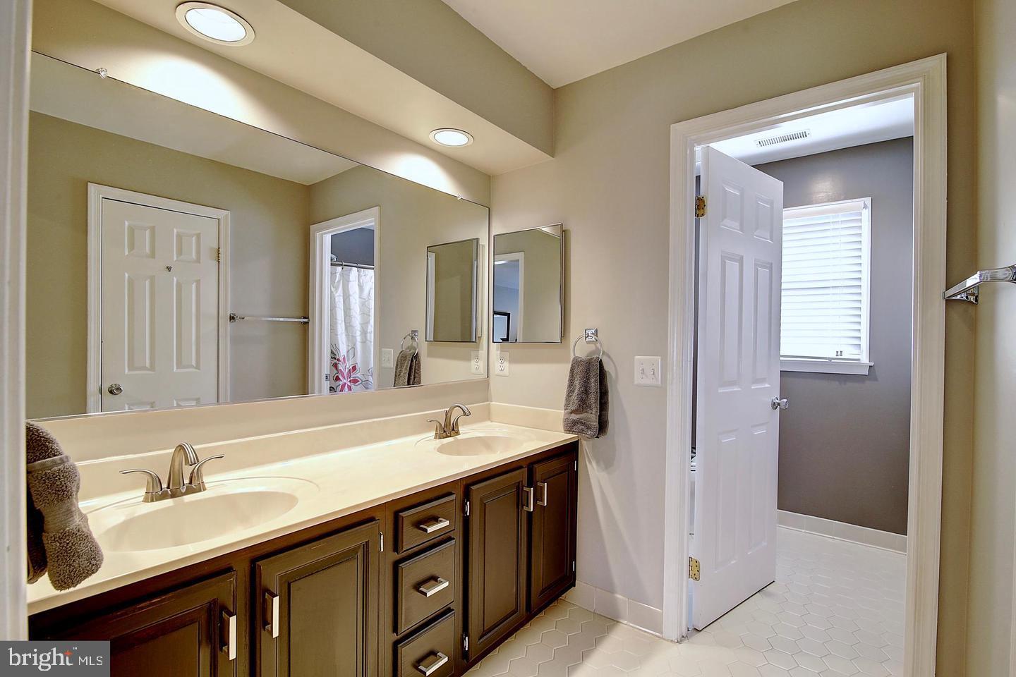 BROAD OAKS - Residential Lease