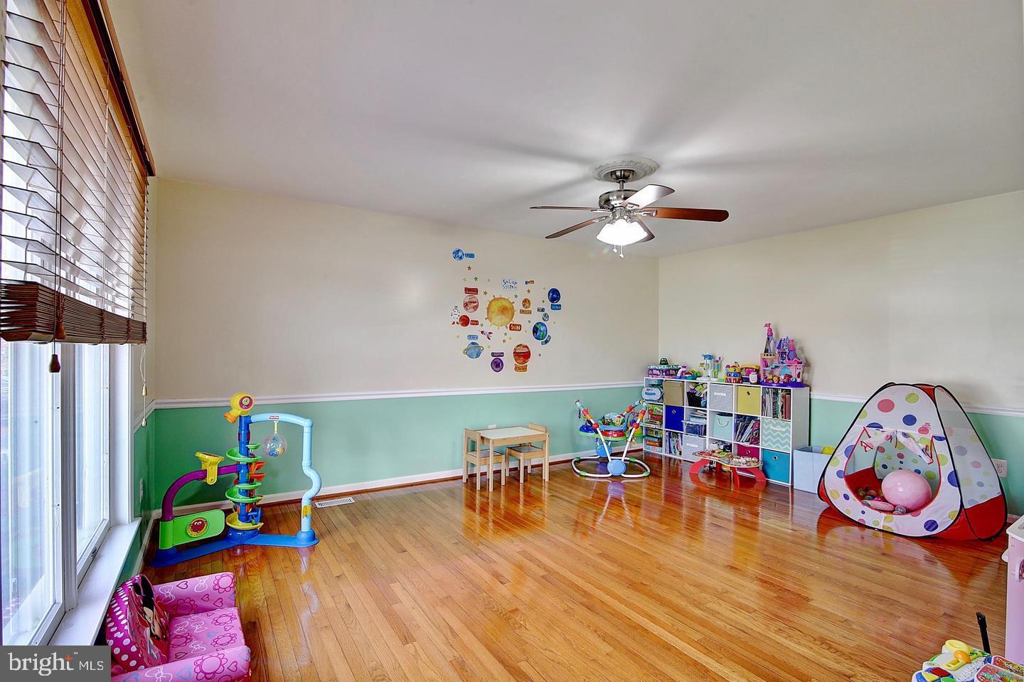 BROAD OAKS - Residential Lease