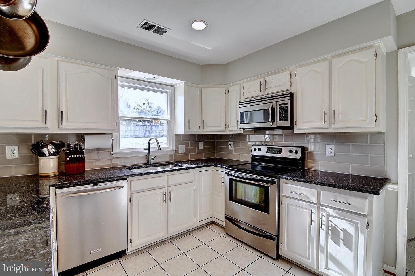 BROAD OAKS - Residential Lease