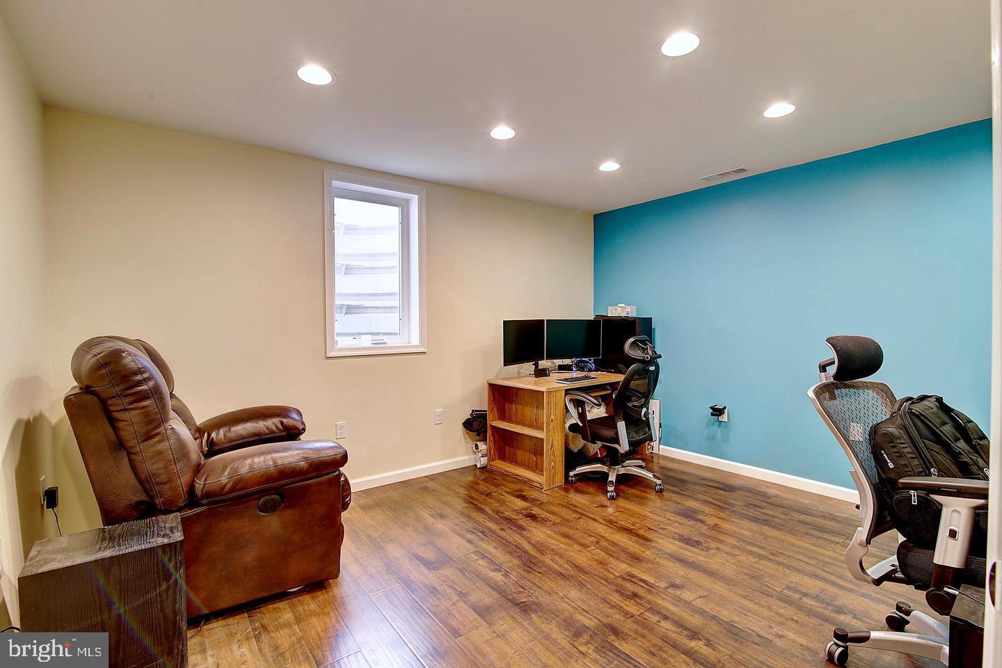 BROAD OAKS - Residential Lease