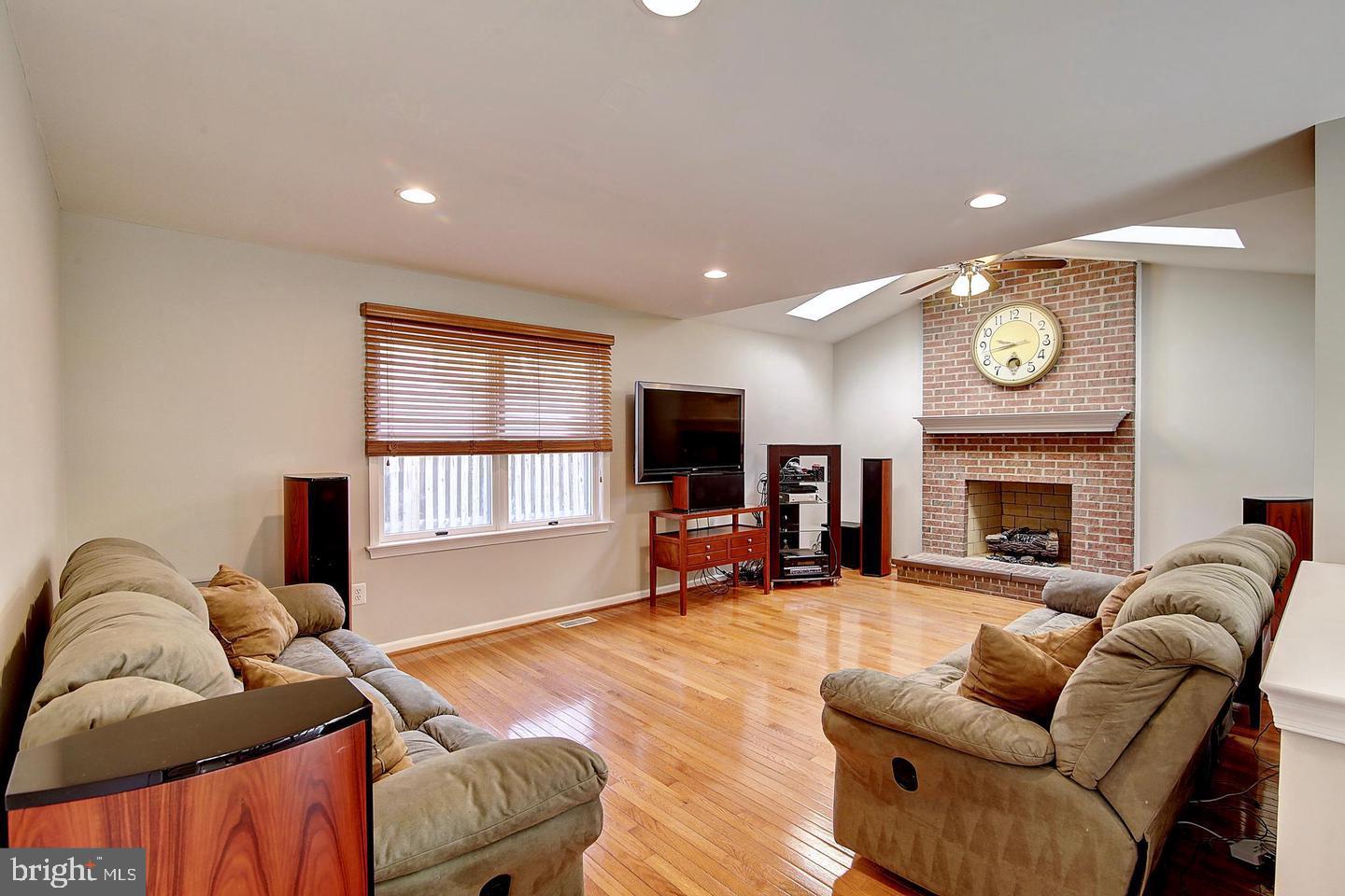 BROAD OAKS - Residential Lease