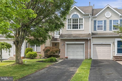14 SPARROW WALK NEWTOWN PA 18940