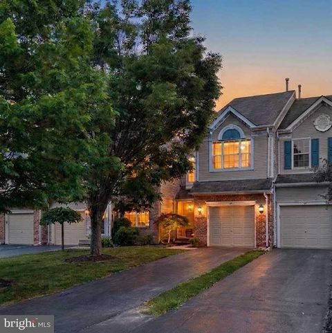 Townhouse For Sale - 14 Sparrow Walk<br/> NEWTOWN, PA 18940