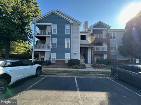 20950 Timber Ridge Terrace Unit 201, Ashburn, VA MLS: VALO2113778
