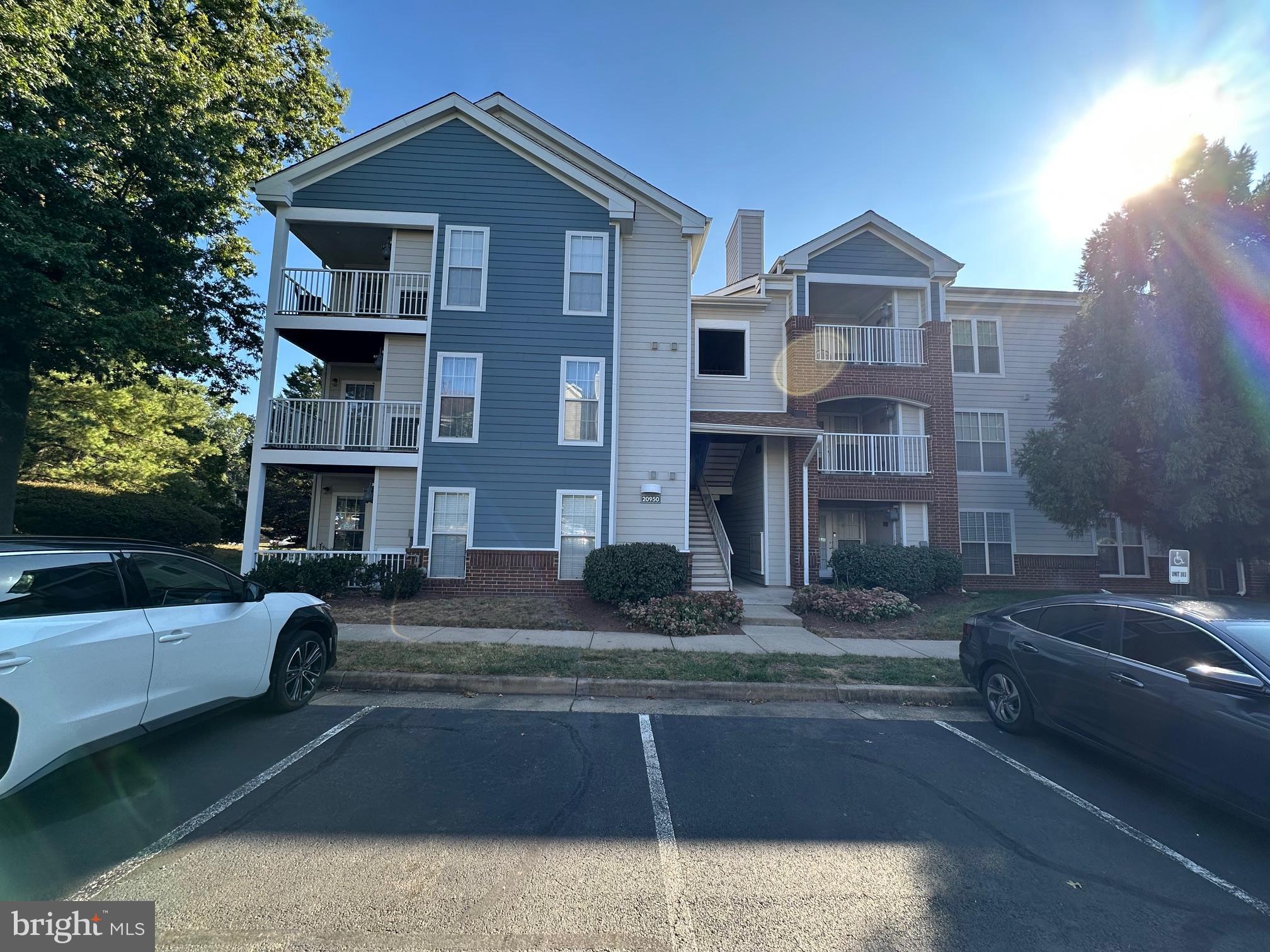 ASHBURN FARM - Residential Lease