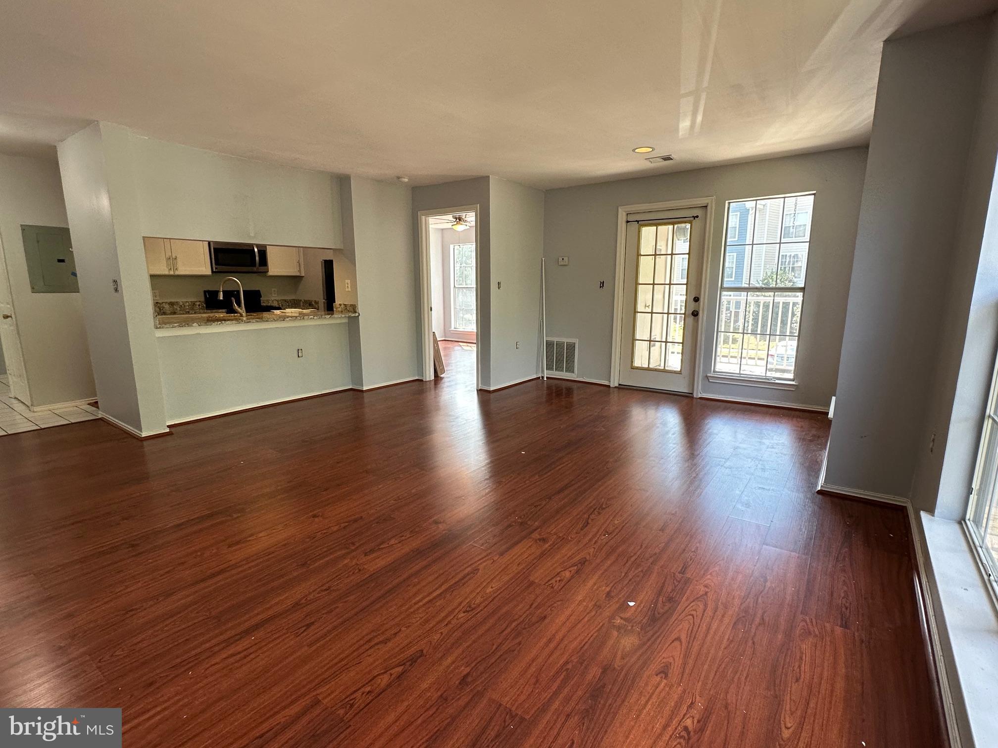 ASHBURN FARM - Residential Lease