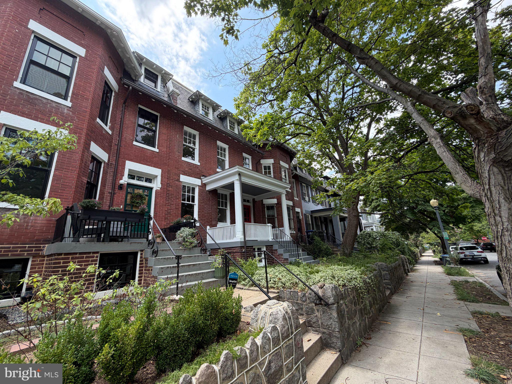 623 LEXINGTON PLACE NE