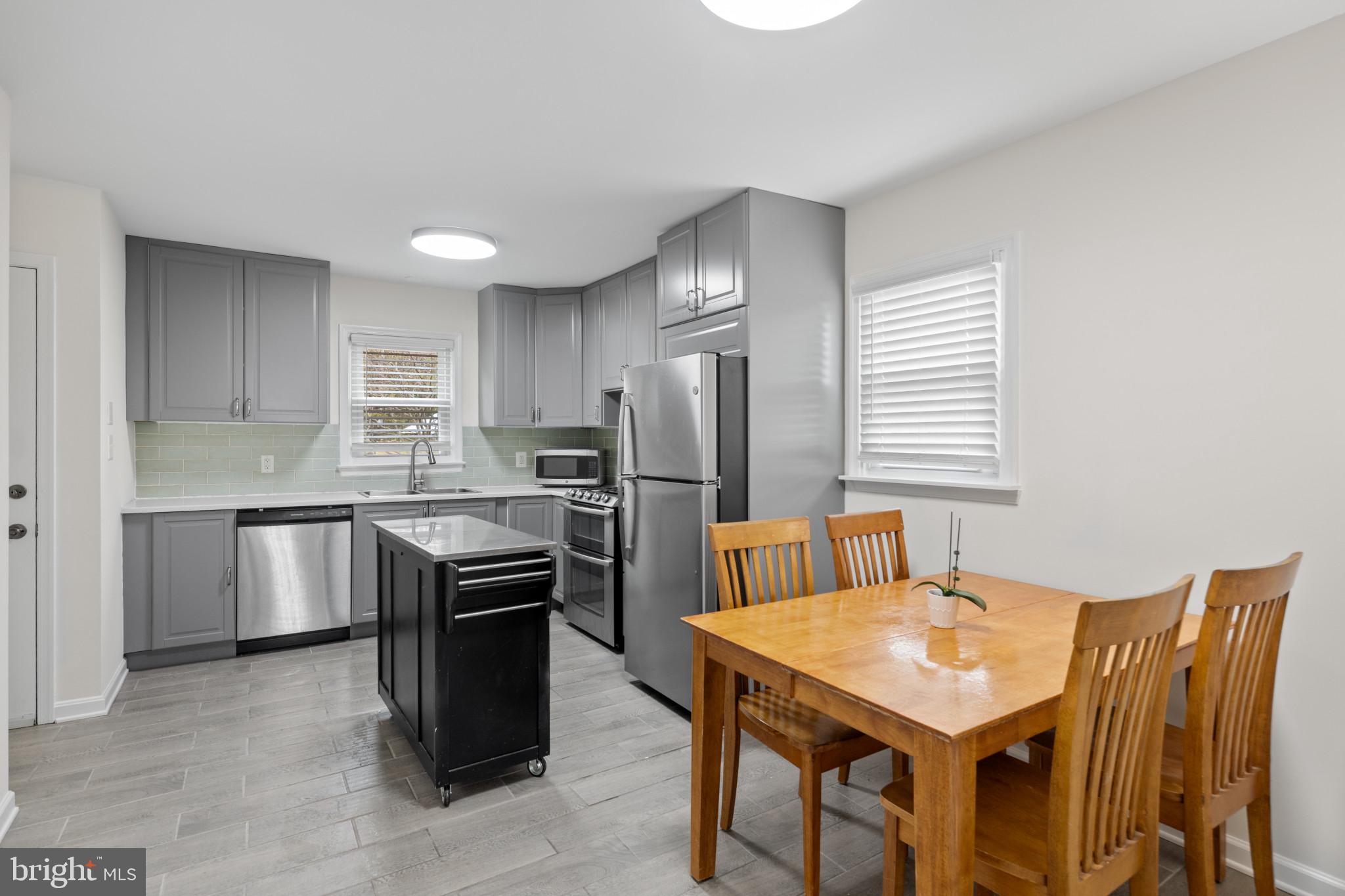 ROSELAND HEIGHTS - Residential