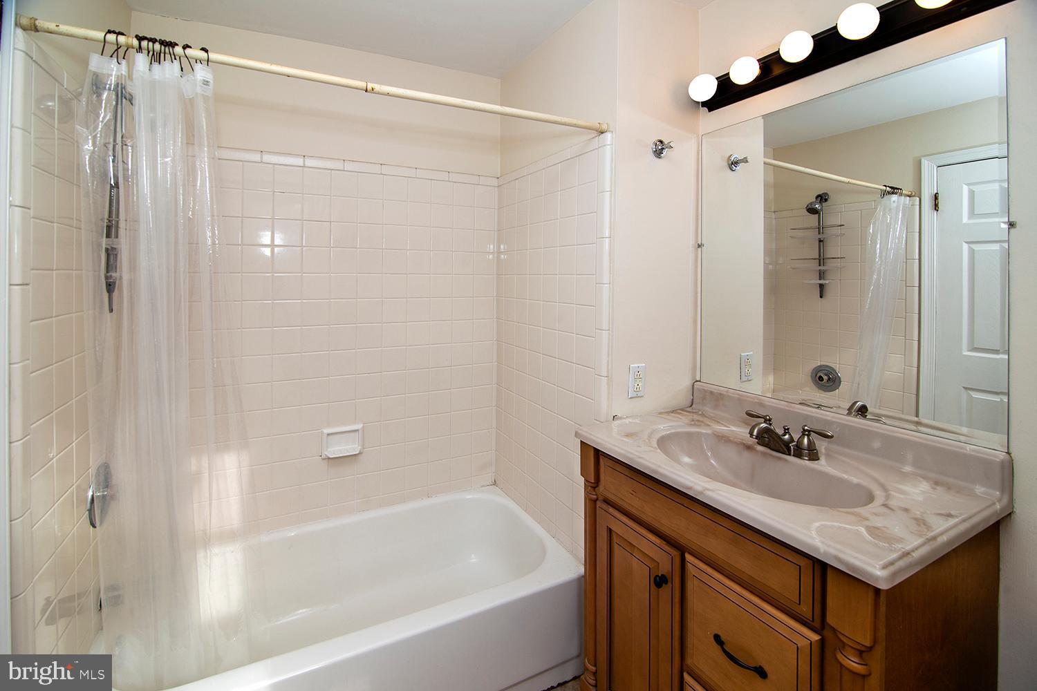 WASHINGTON SQ - Residential Lease