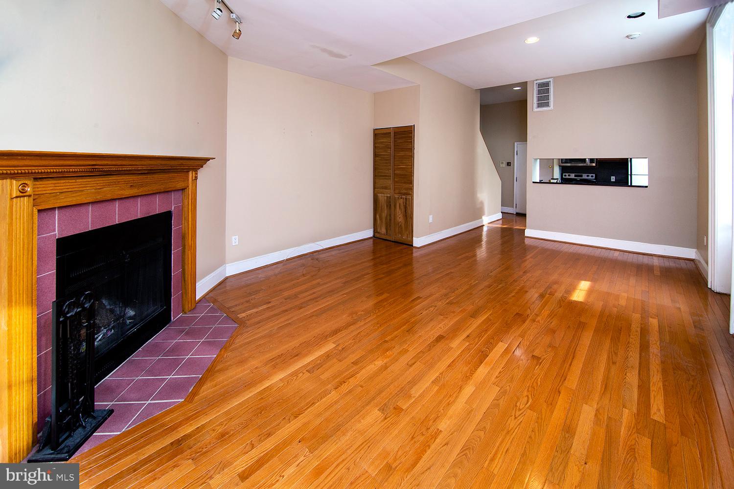 WASHINGTON SQ - Residential Lease