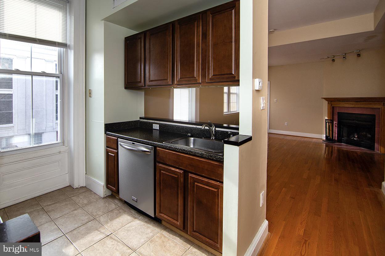 WASHINGTON SQ - Residential Lease