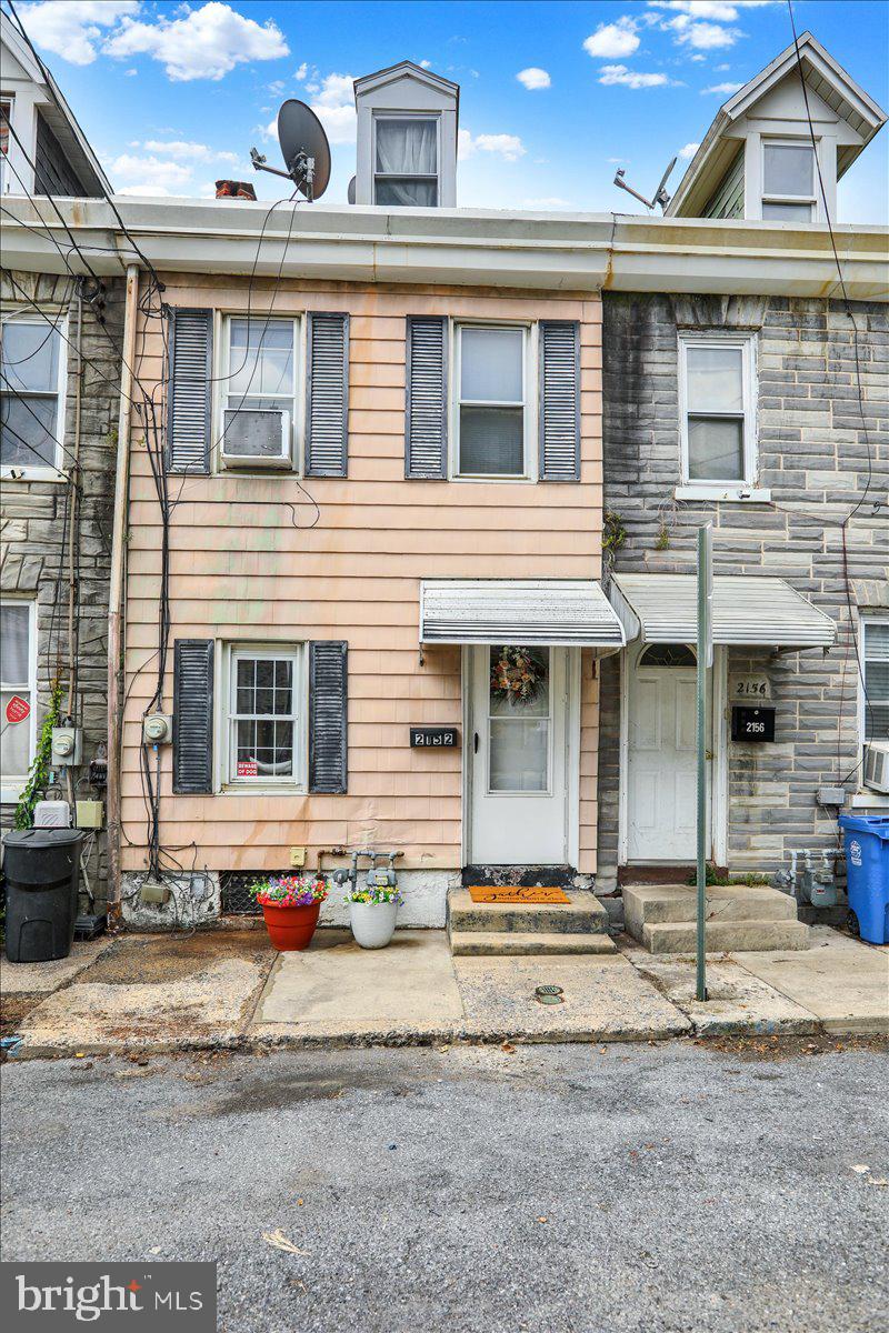 2152 ADAMS STREET