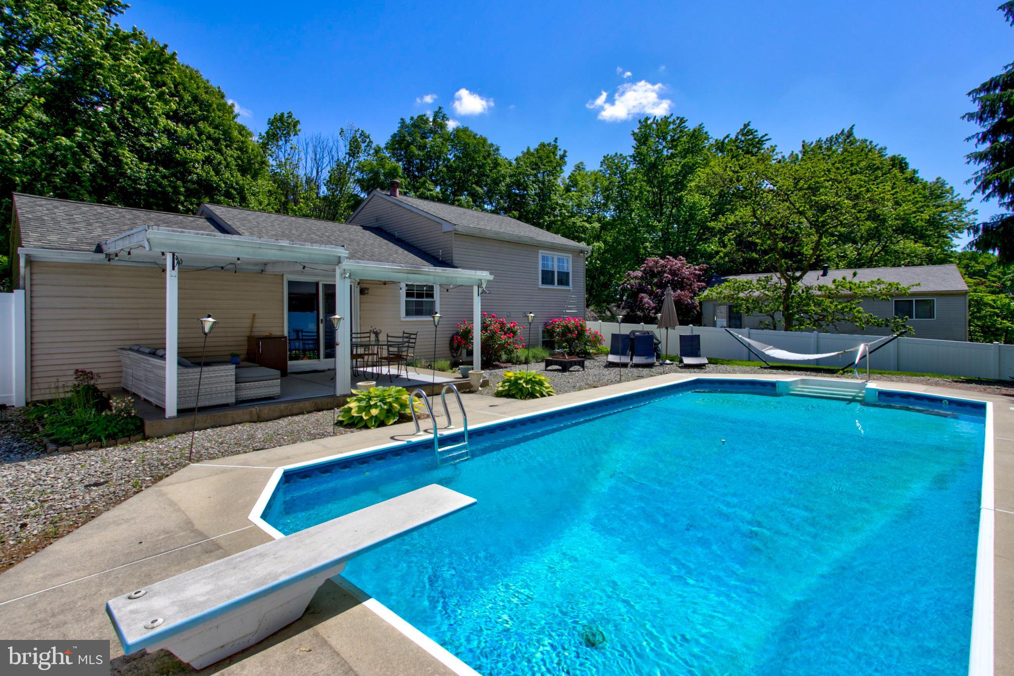 3324 PIN OAK LANE