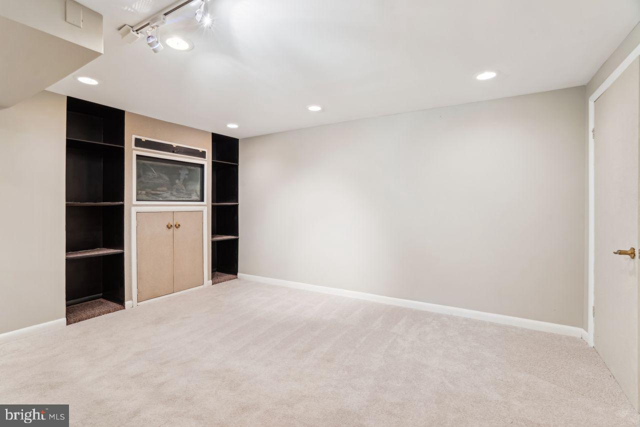 THE HIGHLANDS - Residential