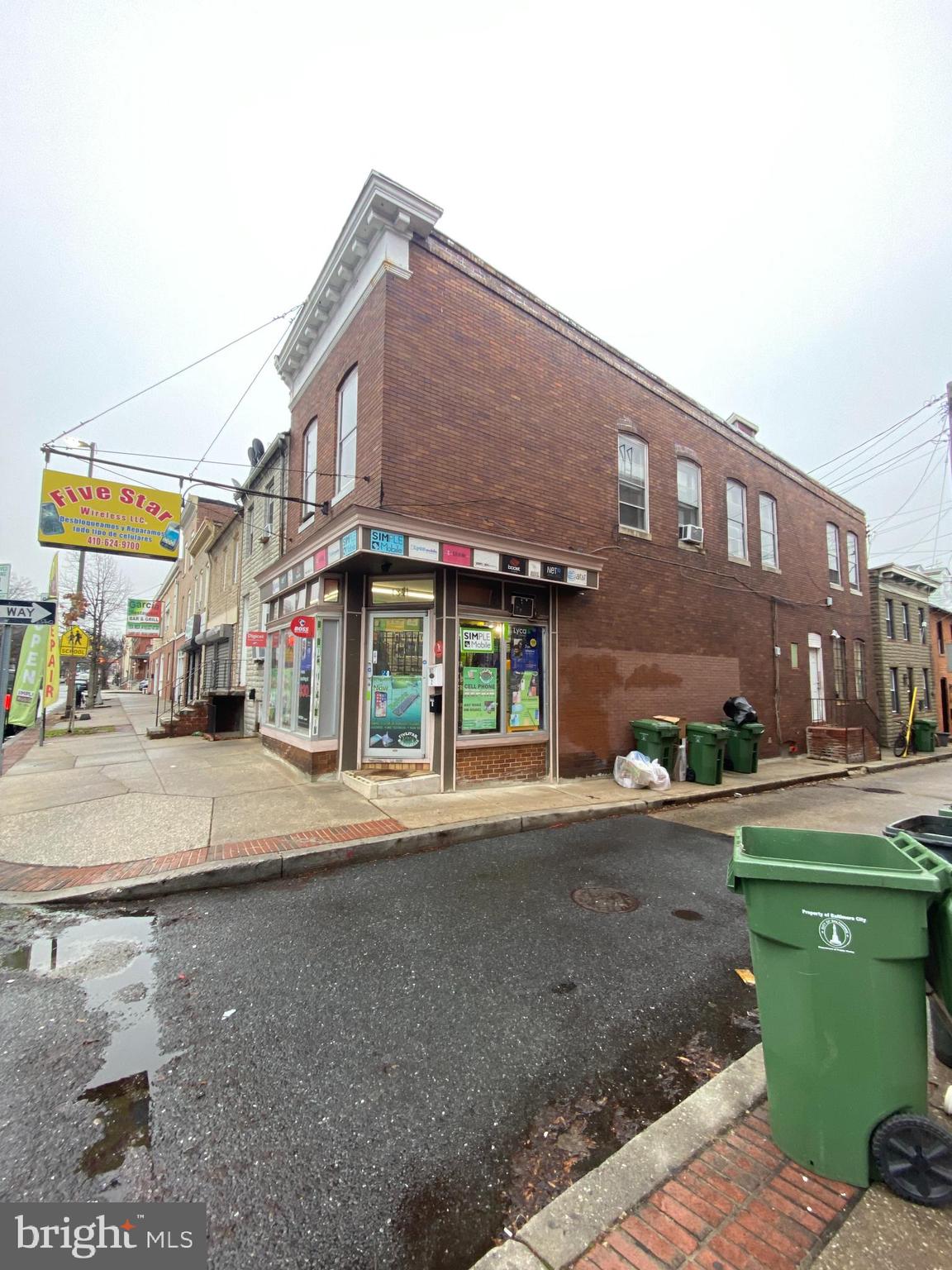 Main image without alt text